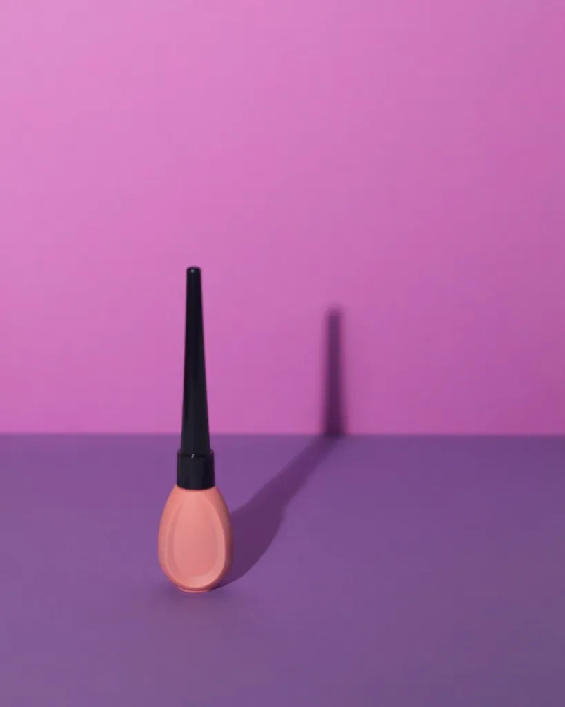Bote de adhesivo para extensiones con boquilla negra
