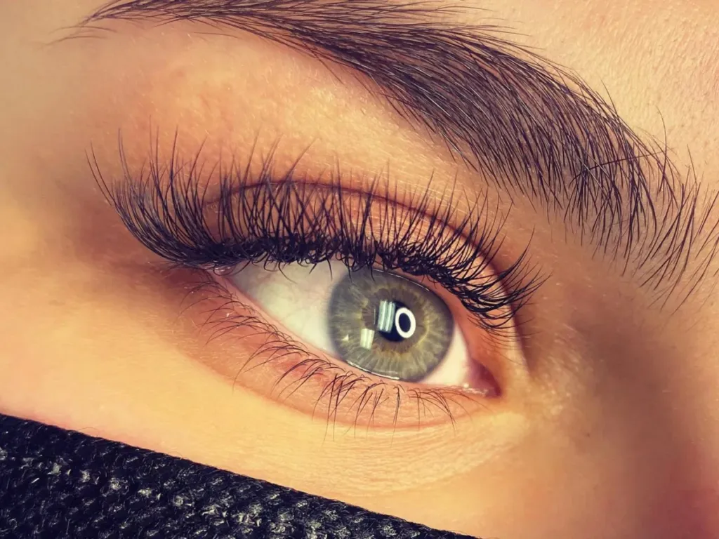 Mirada con extensiones de efecto híbrido